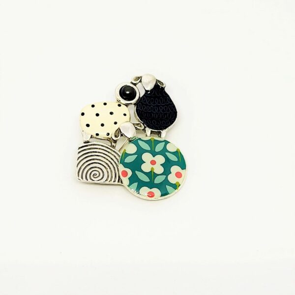 broche tweed